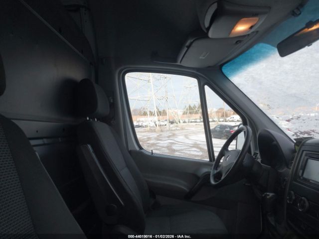 Mercedes-Benz Sprinter 2500 Normal Roof Image 15