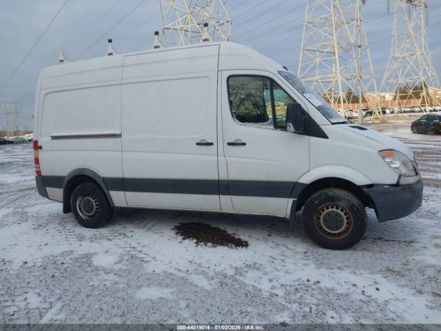 Mercedes-Benz Sprinter 2500 Normal Roof Image 11
