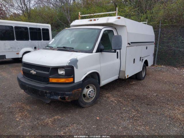Chevrolet Express Work Van Image 5