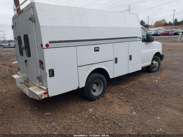 Chevrolet Express Work Van Image 2