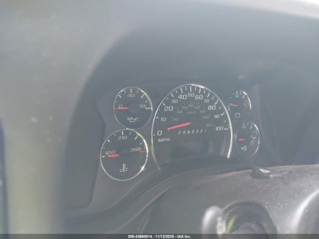 Chevrolet Express Work Van Image 4