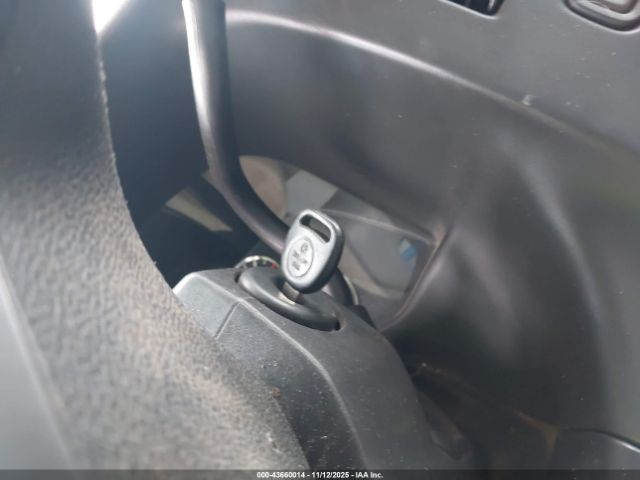 Chevrolet Express Work Van Image 9