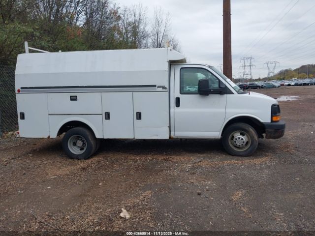 Chevrolet Express Work Van Image 11