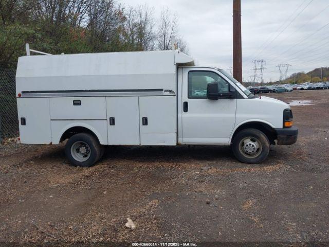 Chevrolet Express Work Van Image 11