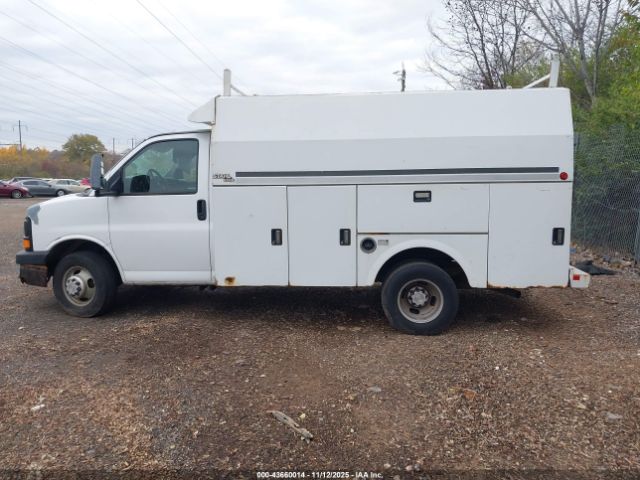 Chevrolet Express Work Van Image 14