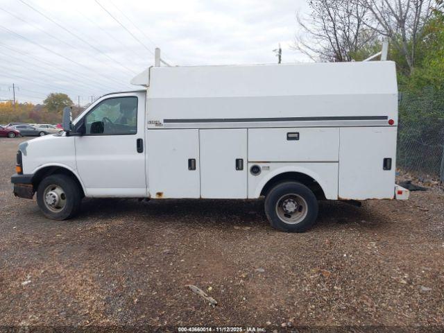 Chevrolet Express Work Van Image 14