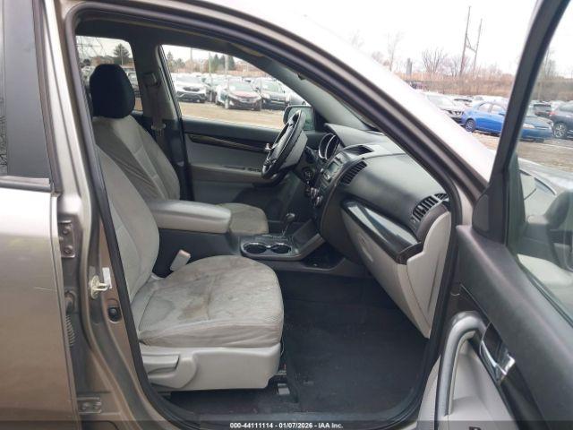 Kia Sorento Lx Image 3