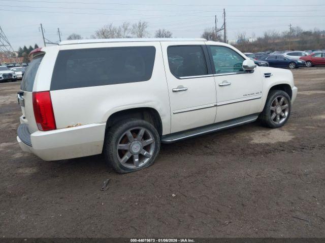 Cadillac Escalade Standard Image 9
