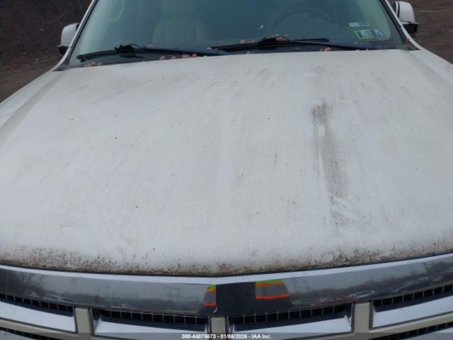 Cadillac Escalade Standard Image 7