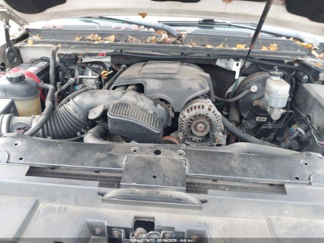 Cadillac Escalade Standard Image 11