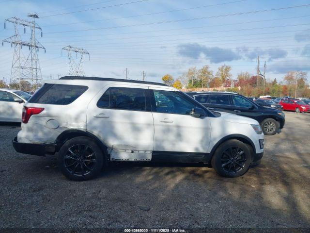 Ford Explorer Xlt Image 15
