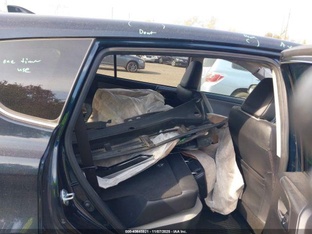 Toyota RAV4 Limited Image 3