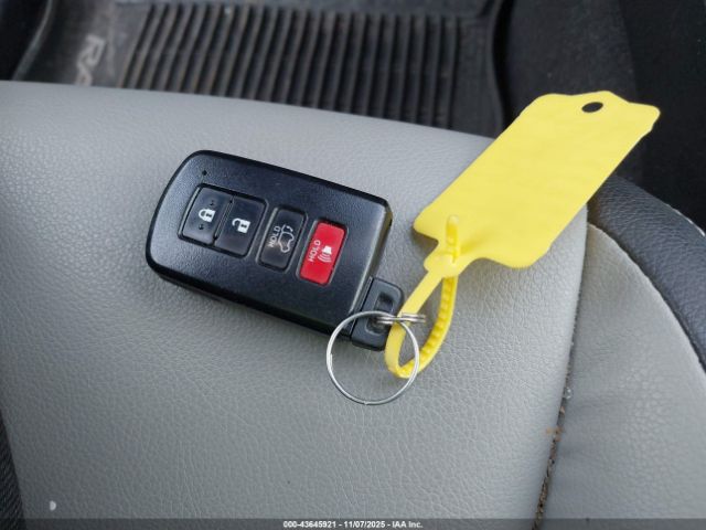 Toyota RAV4 Limited Image 8