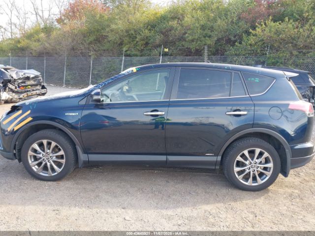 Toyota RAV4 Limited Image 15