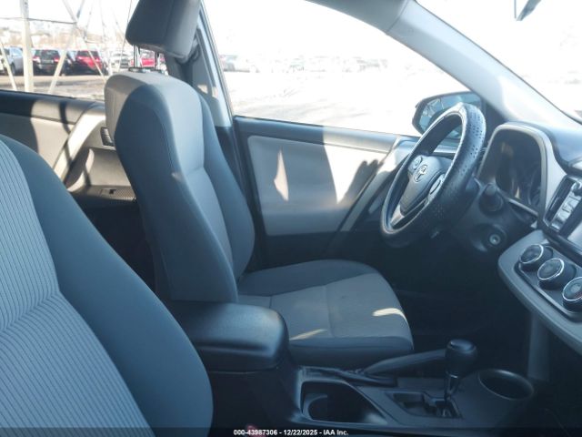 Toyota RAV4 Le Image 4