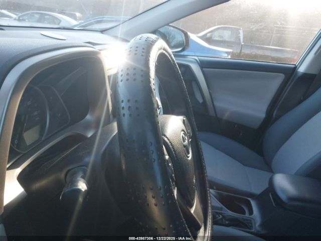 Toyota RAV4 Le Image 2