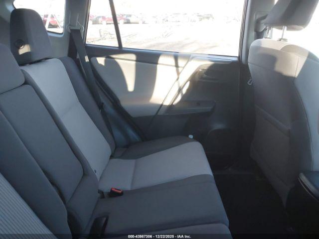 Toyota RAV4 Le Image 5