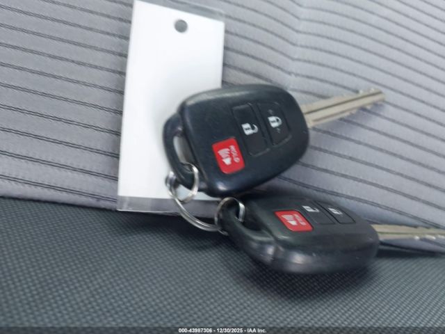 Toyota RAV4 Le Image 11