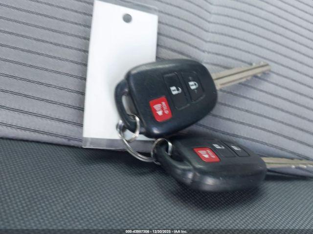 Toyota RAV4 Le Image 11