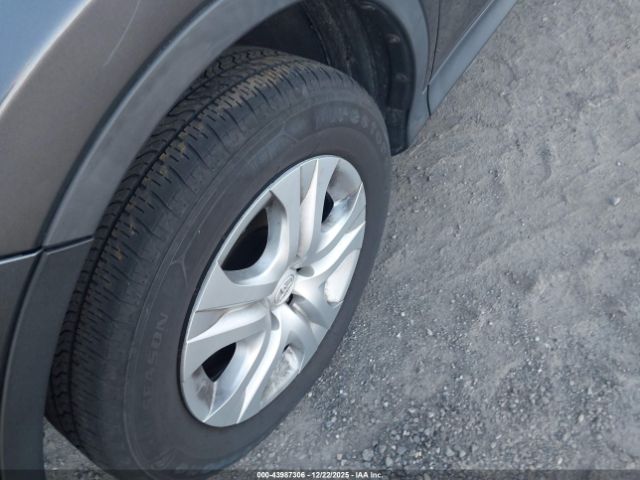 Toyota RAV4 Le Image 10