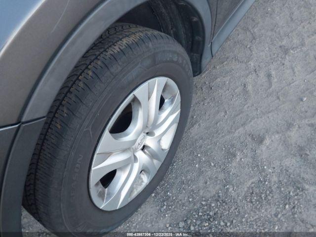 Toyota RAV4 Le Image 10