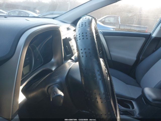 Toyota RAV4 Le Image 16