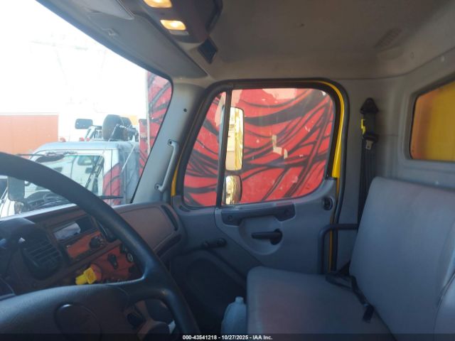 Freightliner M2 106 Image 6