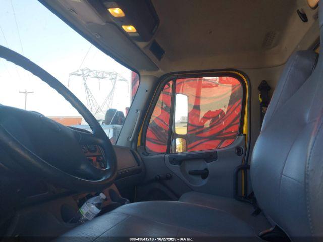 Freightliner M2 106 Image 7