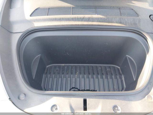 Tesla Model Y Performance Dual Motor All-wheel Drive Image 6