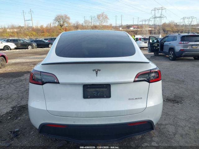Tesla Model Y Performance Dual Motor All-wheel Drive Image 12
