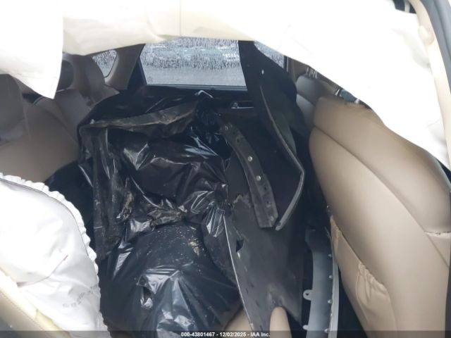 Hyundai Genesis 3.8 Image 11