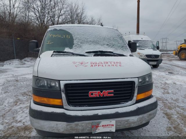GMC Savana Work Van Image 17