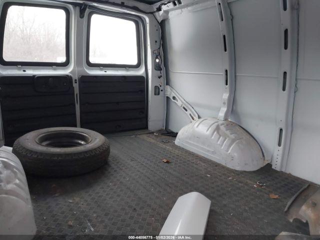 GMC Savana Work Van Image 7