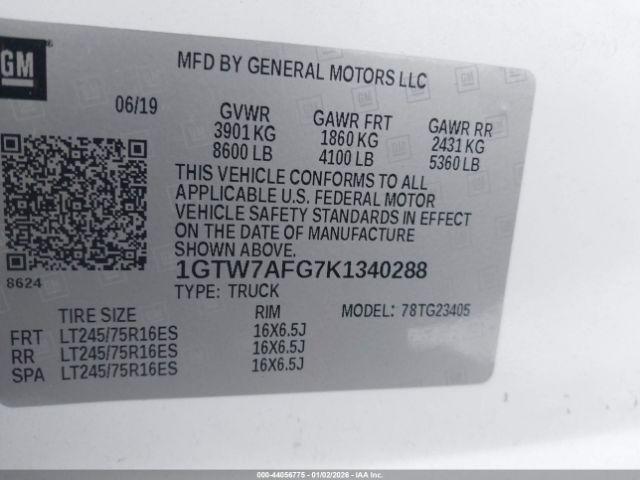 GMC Savana Work Van Image 15