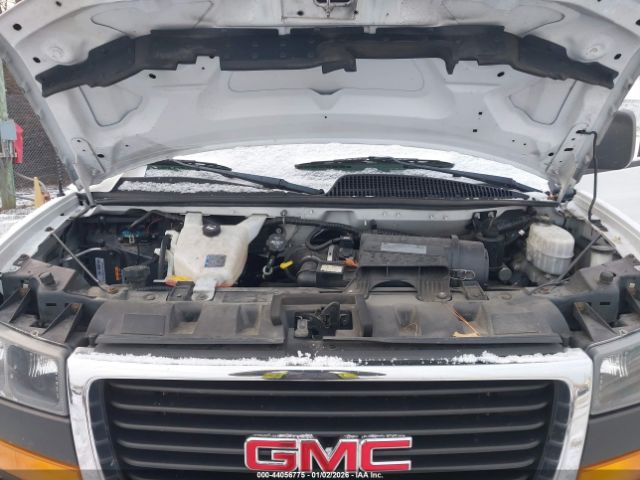 GMC Savana Work Van Image 10
