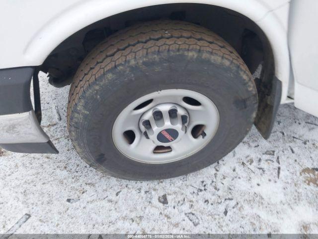 GMC Savana Work Van Image 9