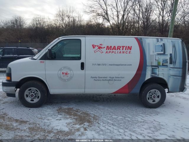 GMC Savana Work Van Image 11