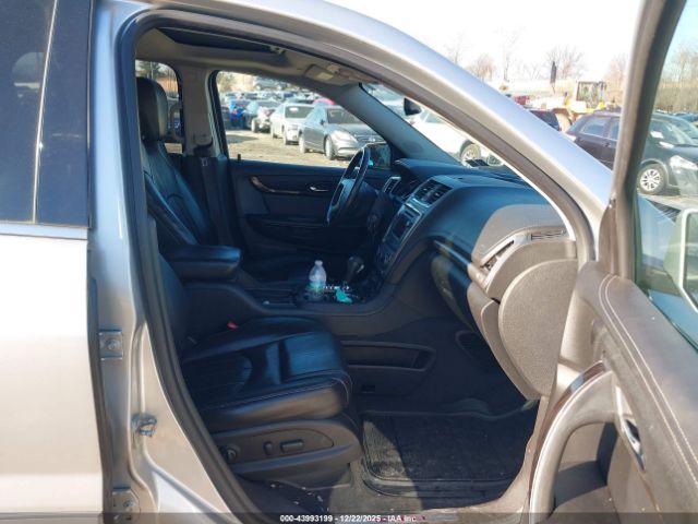 GMC Acadia Denali Image 8