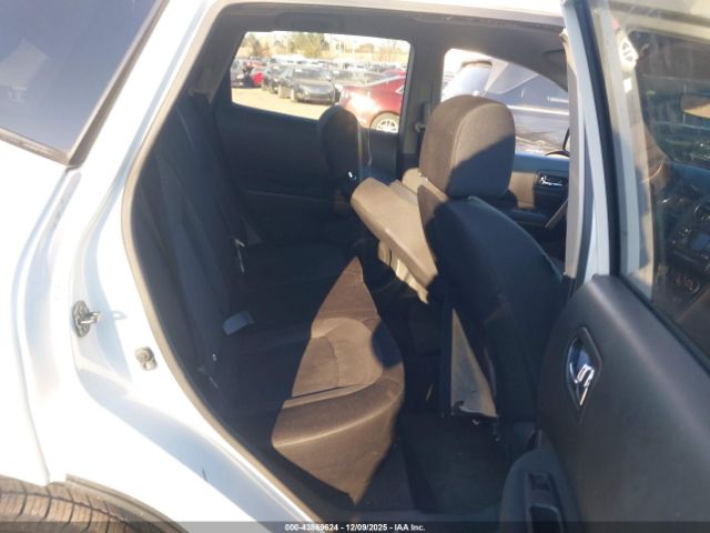 Nissan Rogue S Image 7