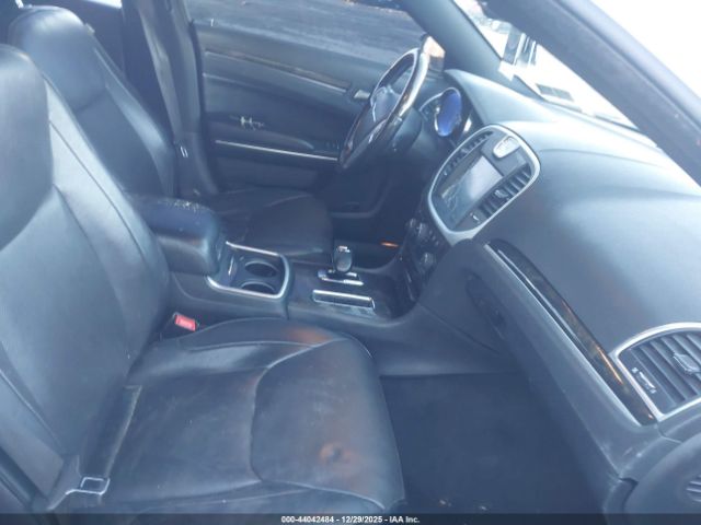 Chrysler 300c Awd Image 3