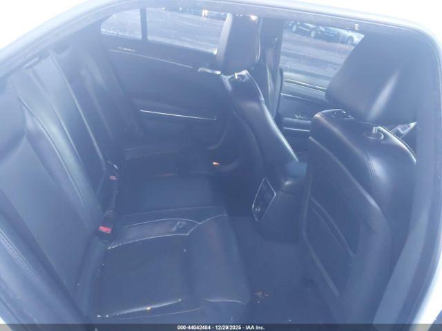 Chrysler 300c Awd Image 16