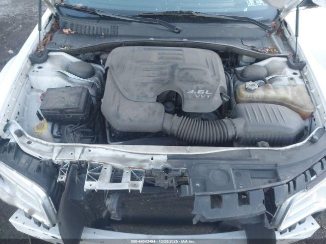 Chrysler 300c Awd Image 9