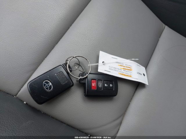 Toyota RAV4 Limited Image 6