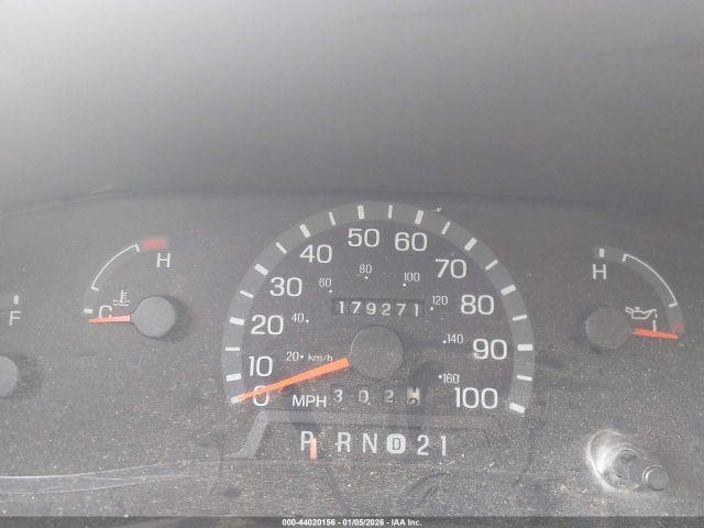 Ford E-350 Standard Image 7