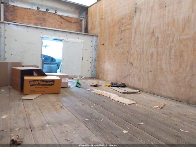 Ford E-350 Standard Image 10