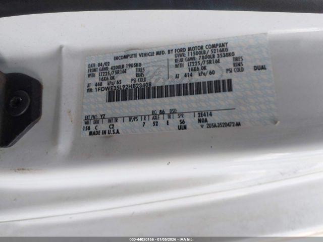 Ford E-350 Standard Image 12