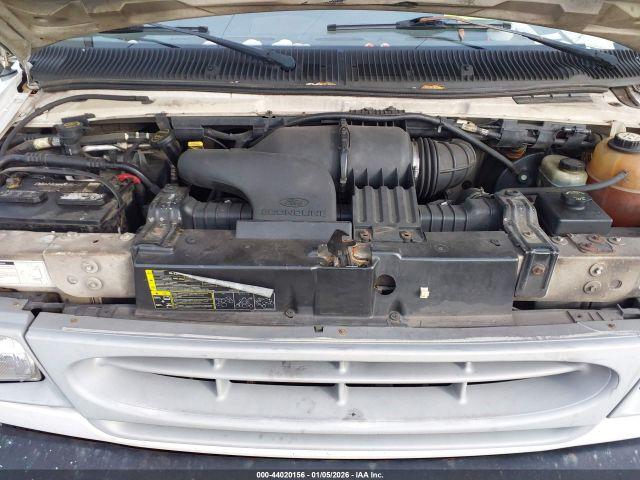 Ford E-350 Standard Image 11