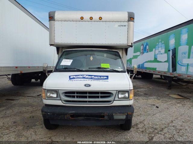 Ford E-350 Standard Image 3