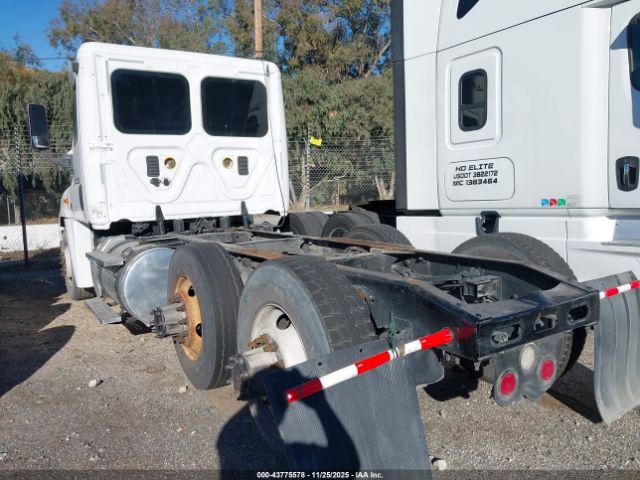 Freightliner Cascadia 125 Image 9