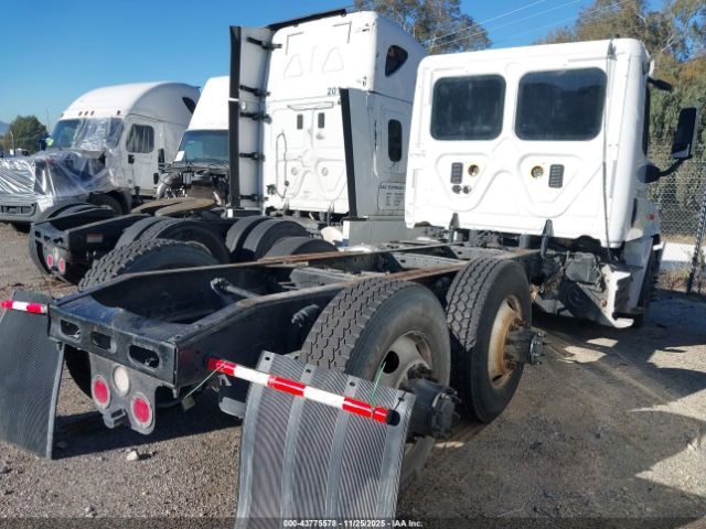 Freightliner Cascadia 125 Image 11